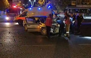 Edremit’te kavşakta kaza: 1 yaralı