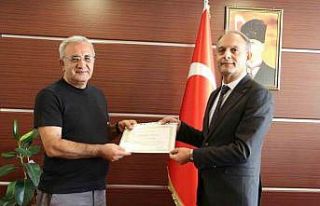 Elazığ’da sigarayı bırakan 2 vatandaşa ‘Teşekkür...