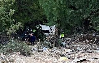 Emet’te uçuruma yuvarlanan araçtaki karı koca...