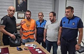 Ev almak için biriktirdiği altın ve parayı parkta...