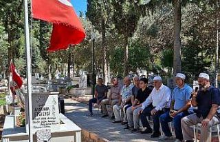 Filistin şehidi Ayşenur mezarı başında dualarla...