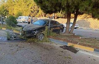 Gaziantep’te kontrolü kaybolan otomobil refüje...