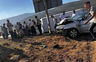 Gaziantep’te otomobil ile minibüs çarpıştı:...