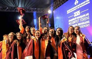 Geleceğin liderleri diplomalarını aldı