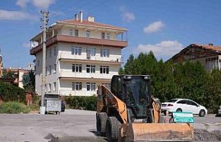 Gölbaşı Belediyesi yol çalışmalarına devam...