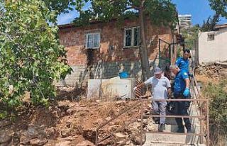 Gürültüyü devrilen kedi köpek maması zannettiler,...