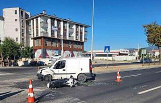 Hafif ticari araç ile motosikletin karıştığı...