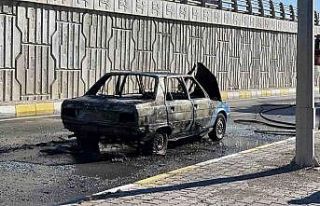 Hareket halindeki araç alev aldı, sürücü yaralandı