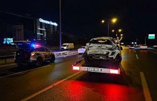 Hızlı sürücü başka otomobile arkadan çarptı,...