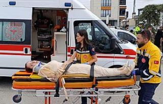 İki otomobil çarpıştı, 3 kişi yaralandı