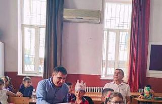 İlçe Milli Eğitim Müdürü Şimşek, minik öğrencilerin...