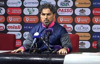 İlhan Palut: "Yine kötü bir golle maçı kaybettik"