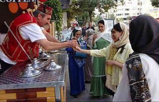 İranlı turistler Van esnafının yüzünü güldürdü