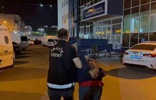 İskenderun’da yakalanan dolandırıcılık şüphelisi...