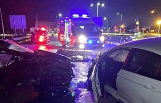 Isparta-Eğirdir kara yolunda otomobiller çarpıştı:...