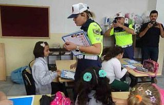 Jandarma sınıf sınıf gezdi, minikleri bilgilendirdi