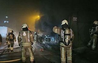 Kağıthane’de 5 katlı bina alevlere teslim oldu