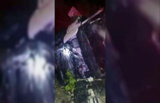 Kamyon şarampole devrildi: Sürücünün eşi hayatını...