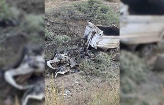 Kamyon şarampole uçtu: Sürücü ağır yaralı