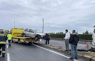 Kamyonla çarpışan otomobil refüje daldı