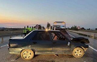 Kastamonu’da otomobil bariyerlere çarptı: 2’si...