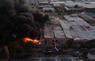 Kayseri’deki fabrika yangını sürüyor: İtfaiye...