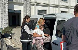 Kocaeli’de 114 suç kaydı bulunan kadın kucağında...