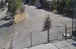 Liselinin telefonunu kapkaç yöntemiyle çaldı,...