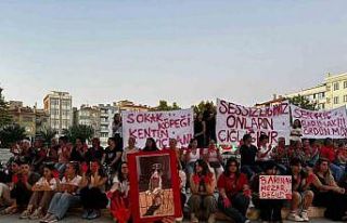 Lüleburgaz Belediyesi önünde oturma eylemi: Eylemciler...