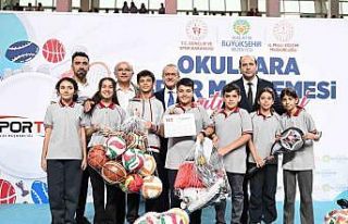 Malatya Büyükşehir’den okullara spor malzemesi...