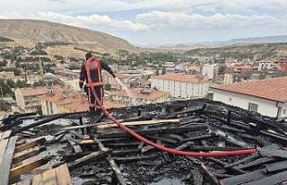 Malatya’da korkutan çatı yangını