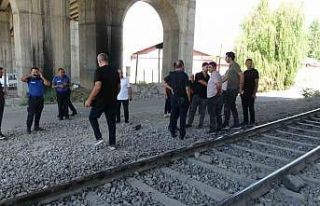 Malatya’da yük treninin çarptığı kişi hayatını...