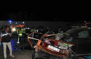 Manisa’da feci kazada otomobil ikiye bölündü:...