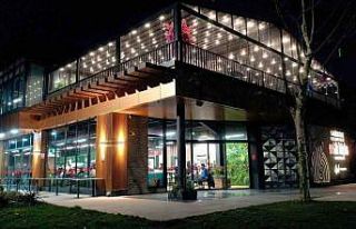 Manzaralı lezzet durağı ziyaretçilerini ağırlıyor