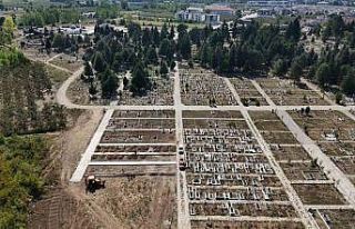 Mezarlıklarda düzenleme çalışmaları başladı