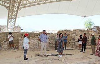 MSKÜ Rektörü Kaçar Kadıkalesi (Anaia) kazı alanında...