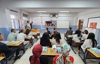 Müdür Yılmaz ve öğretmenler, Bakan Tekin’in...