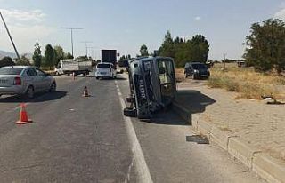 Muş’ta hafif ticari araç ile kamyonet çarpıştı:...