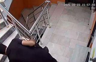 Numaralarına bakıp ayakkabıları çaldı