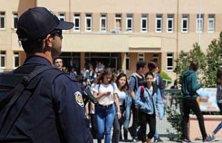 Okul önlerinde polis denetimleri başladı