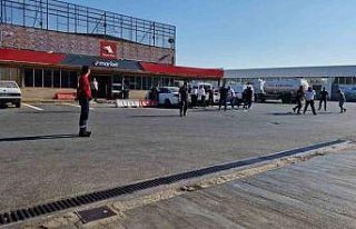 Omuz atma tartışmasında iki aile birbirine girdi