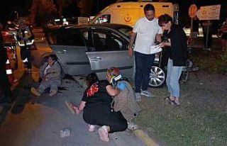 Ortalık savaş alanına döndü, 2 araçtaki 6 kişi...