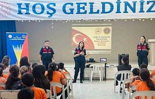 Ortaokul öğrencilerine bir ders de jandarmadan