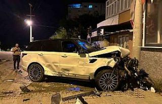 Osmaniye’de lüks ciple kamyonetin karıştığı...