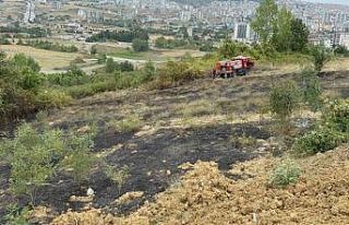 Otları tutuşturarak yangın çıkartan şahıs ekipleri...