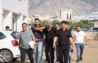 Otomatik silahla galeriye saldıran şüpheliler tutuklandı