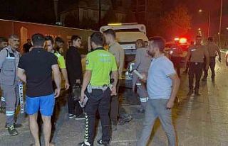 Otomobile arkadan çarpan aracın sürücüsü kaçtı:...