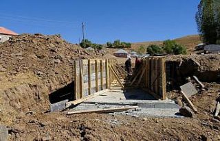 Patnos Gündüz Köyü’nde menfez yapım çalışmaları...