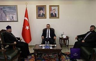 Patriğin ziyareti öncesi çift başlı kartal figürlü...