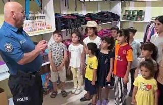 Polis memurunun ’Askıda Kırtasiye’ projesi binlerce...